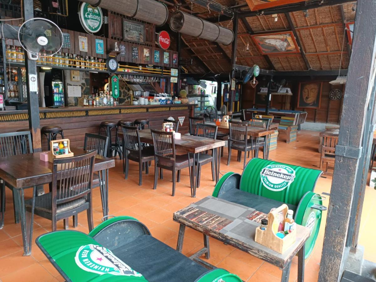 Outback1990 Hostel Hatrin Kültér fotó