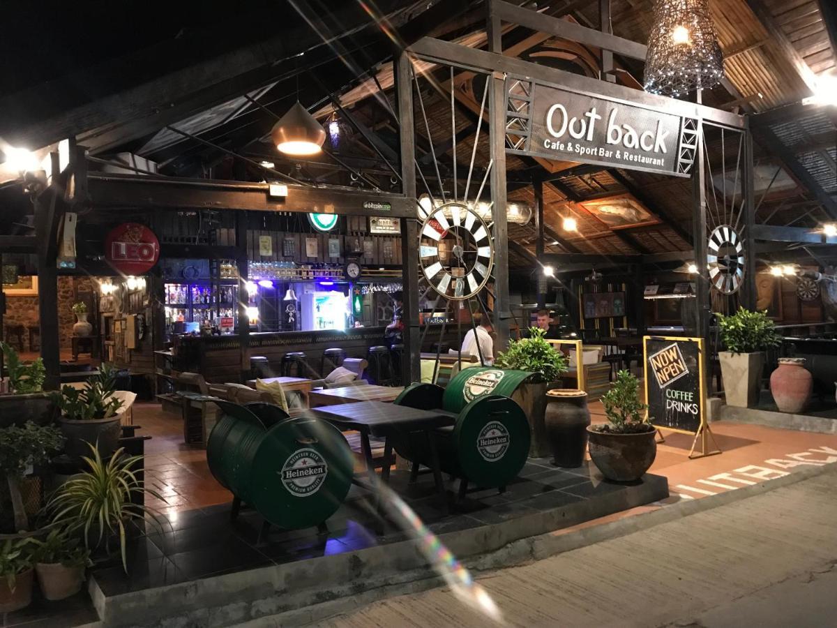 Outback1990 Hostel Hatrin Kültér fotó