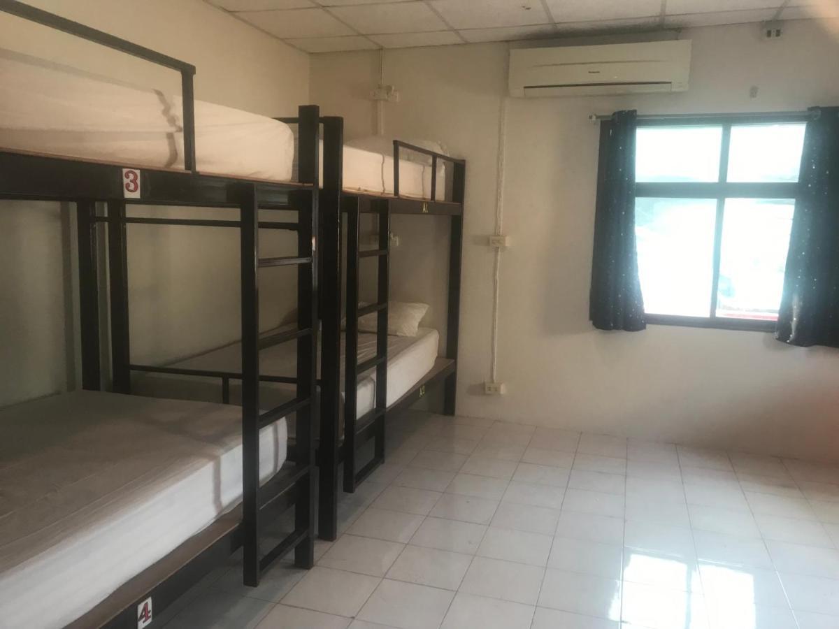 Outback1990 Hostel Hatrin Kültér fotó