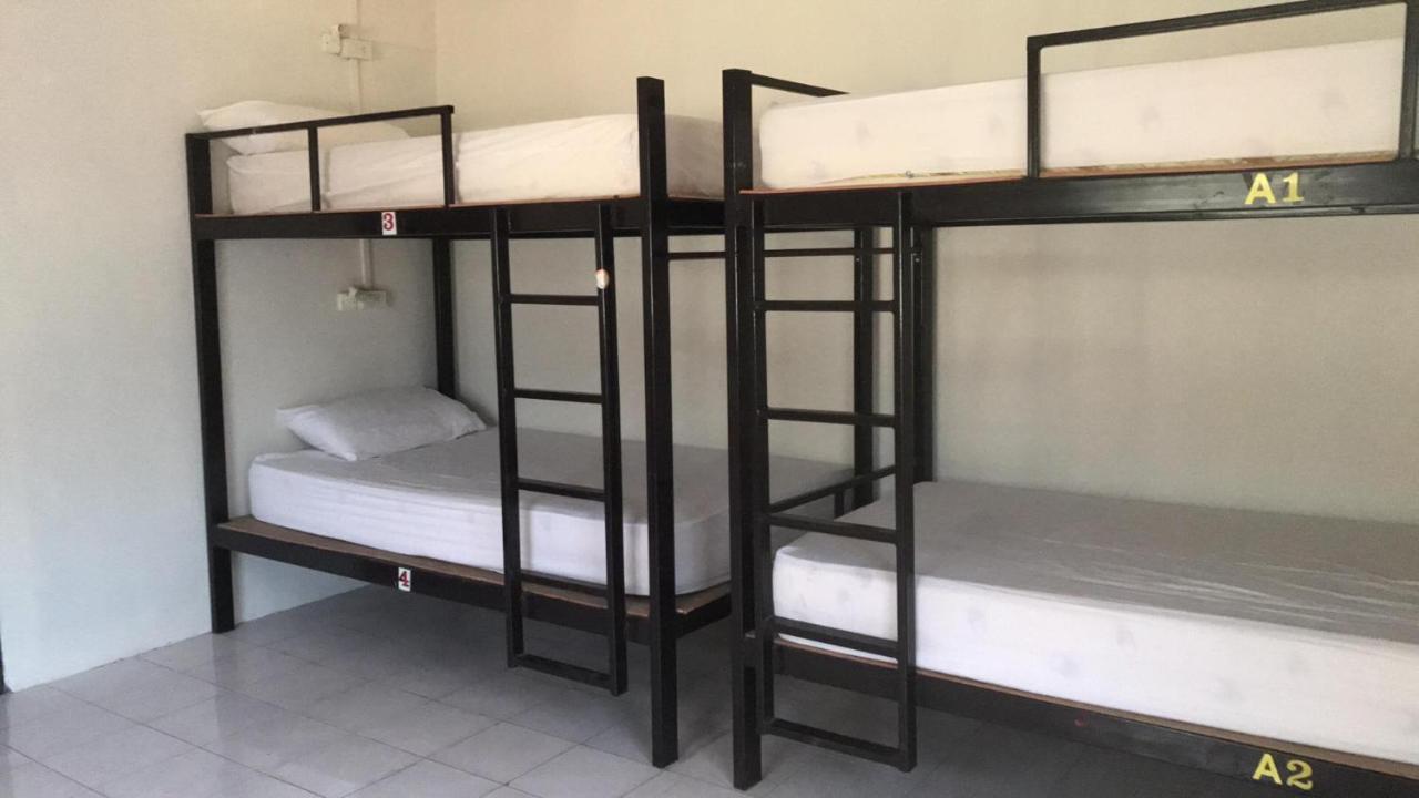 Outback1990 Hostel Hatrin Kültér fotó